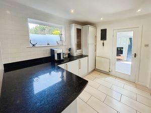 Kitchen- click for photo gallery